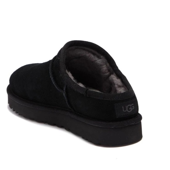 New UGG Classic Slipper In Black Women's Sz 10 - Picture 3 of 16